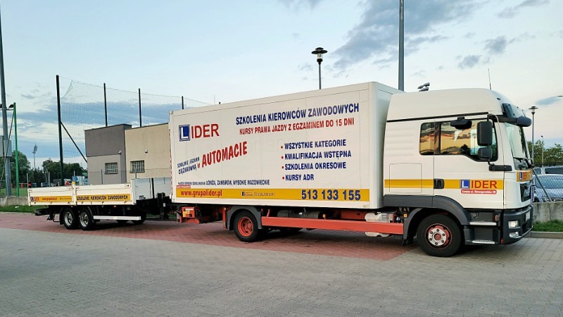 Ciężarowy z przyczepą